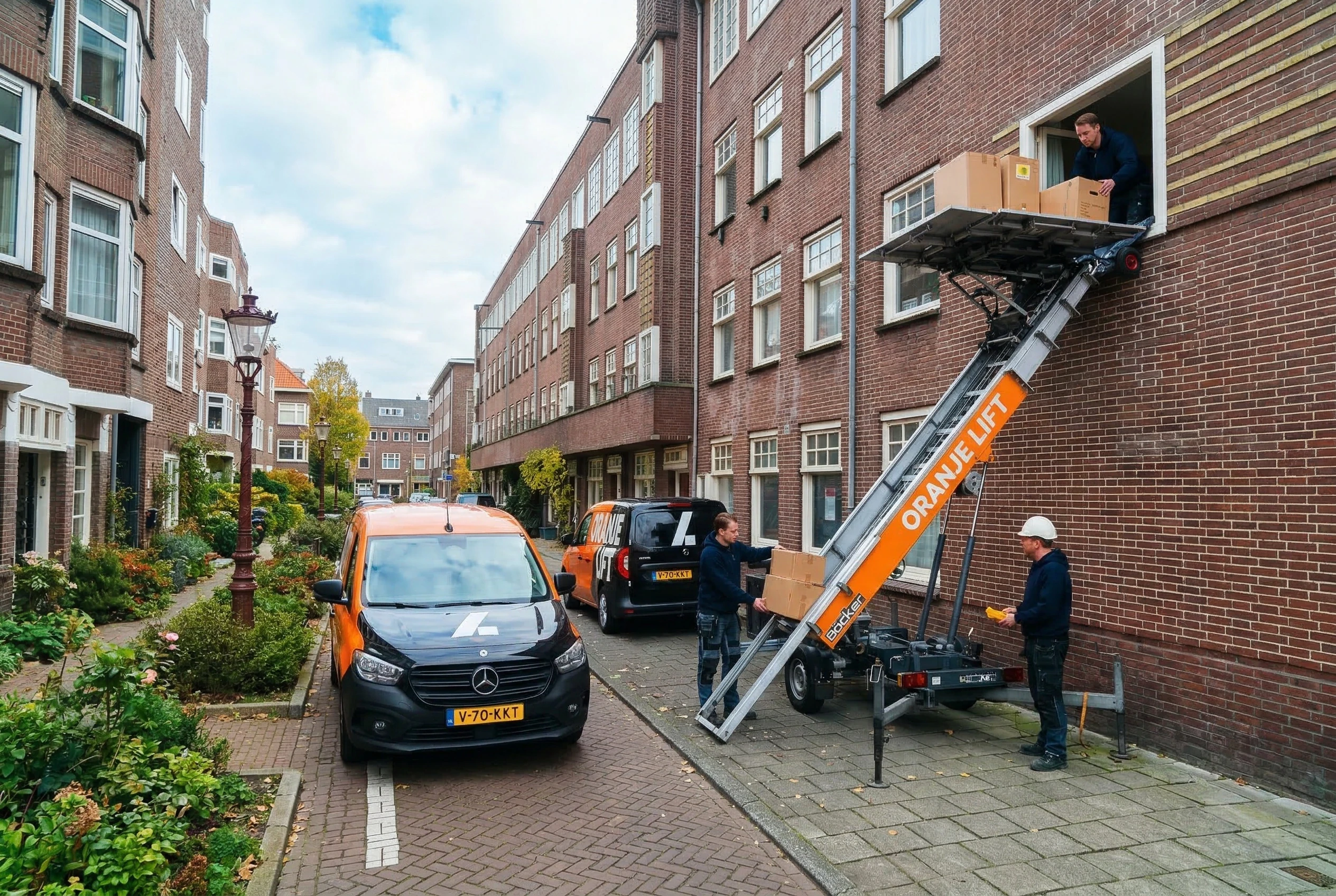 Aanhangerlift geplaatst in een smalle straat in Nijmegen